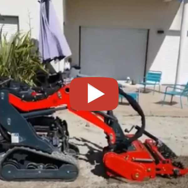 Démonstration Micro-pelle Microbull équipé de la préparatrice de sol